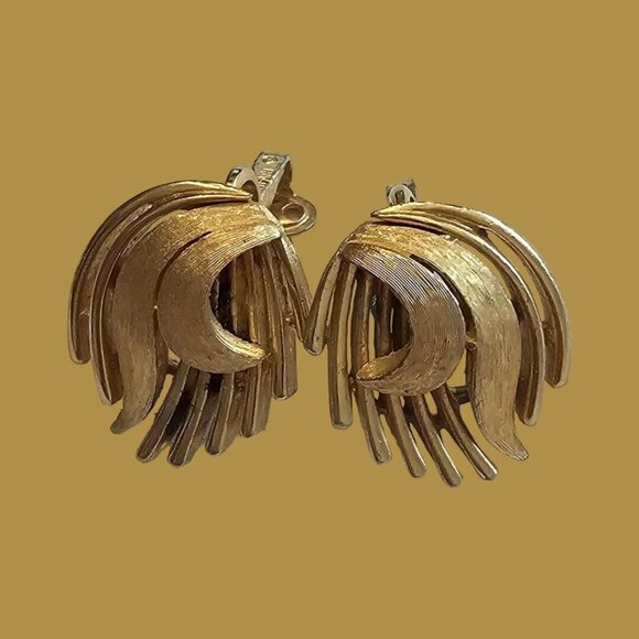 VINTAGE CROWN TRIFARI ALFRED PHILIPPE GOLD CLIP EARRINGS - Picture 1 of 10